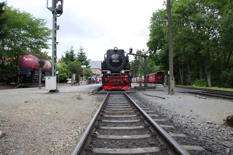 Die Lok im Bahnhof