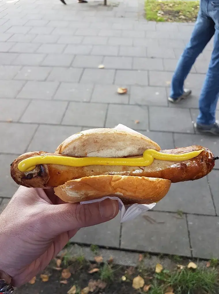 Pflichtprogramm: Bratwurst.