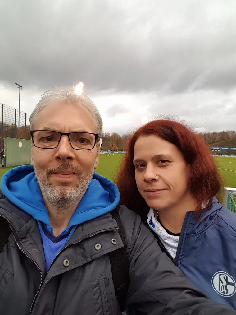Das Einheizen hat sich gelohnt – legendäres Derby, königsblau verewigt