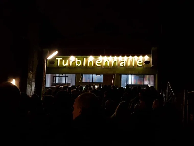 Die Turbinenhalle bei Nacht – Metal pur