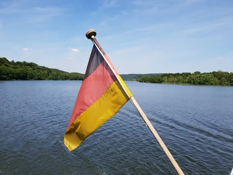 Noch seltener – Eine Deutschlandfahne