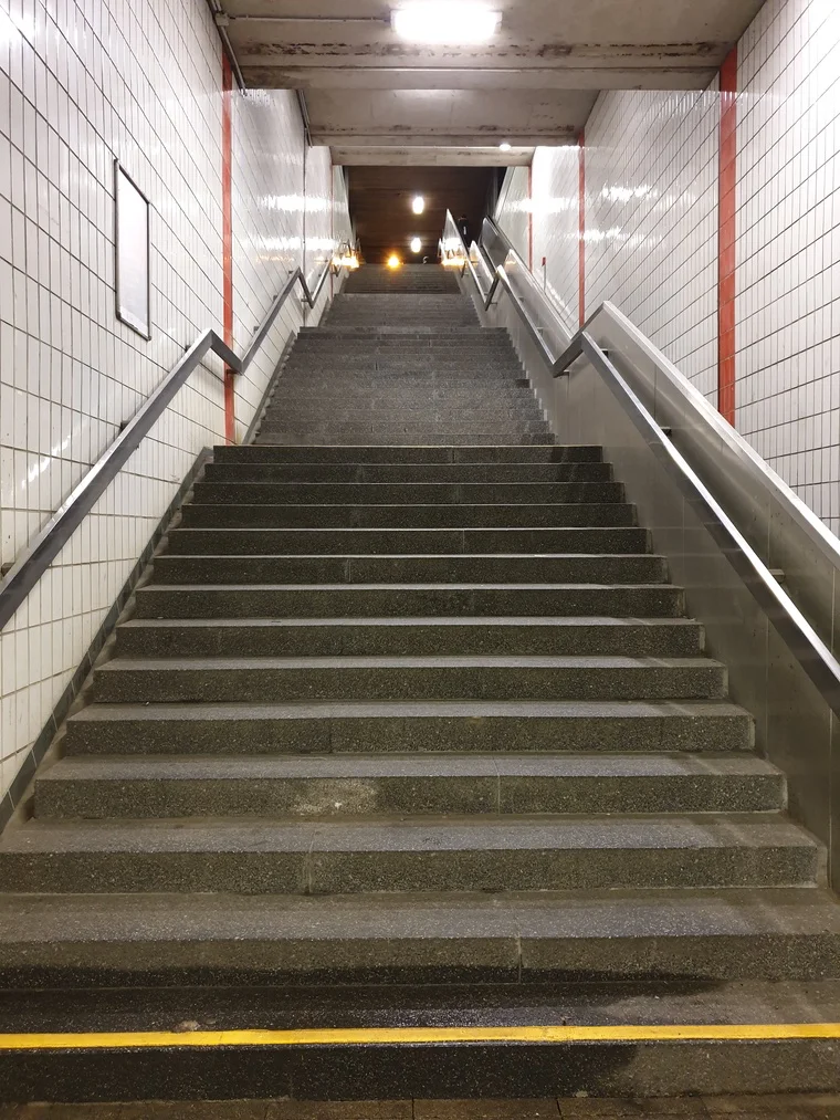 Leere Straßen am Bahnhof Frohnhausen – unterwegs zum Berufs-Trainings-Zentrum
