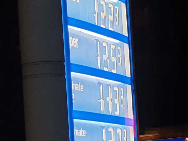 Leere Tankstellen bei günstigen Preisen