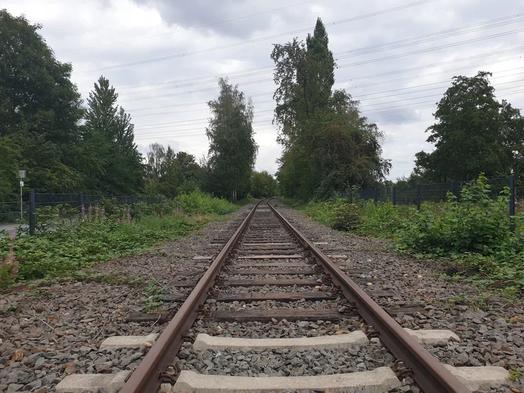 Alte Gleise aus der Kohleförderung – stille Zeitzeugen einer vergangenen Epoche.