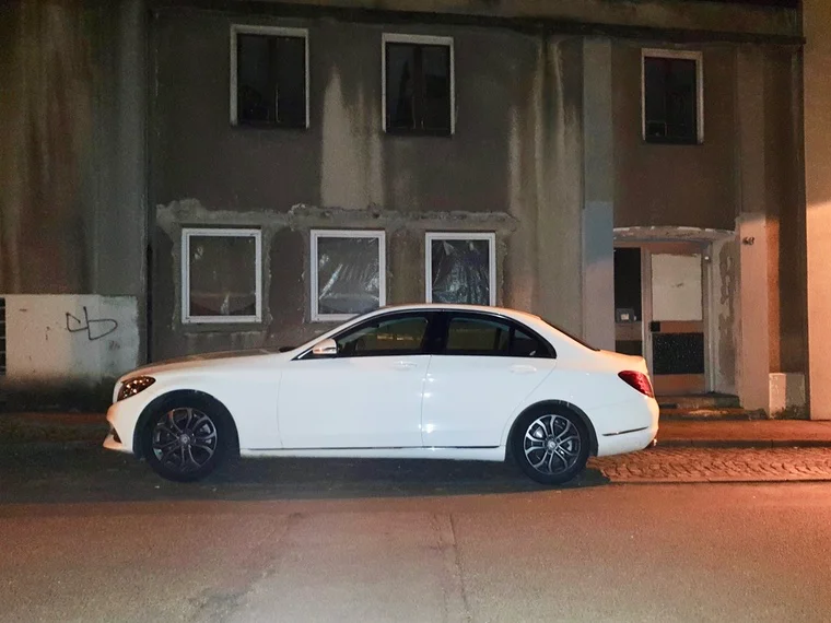 Schönes Auto – der Stern in der Nachbarschaft