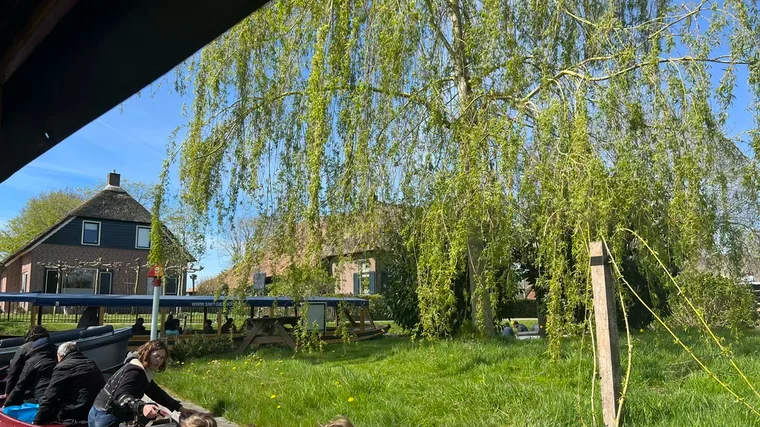 Kanäle und alte Häuser – das Herz von Giethoorn