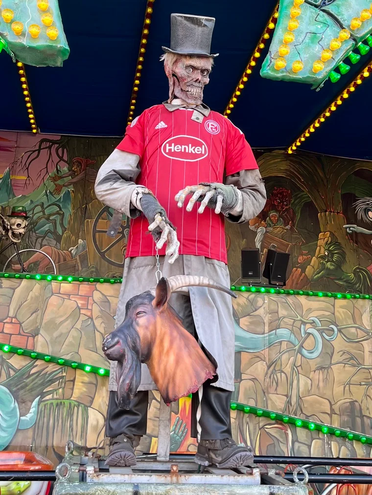 Geisterbahn-Humor auf Düsseldorfer Art – sorry, Hennes.