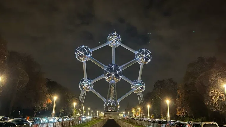 Atomium von außen – beeindruckend trotz frostiger Temperaturen