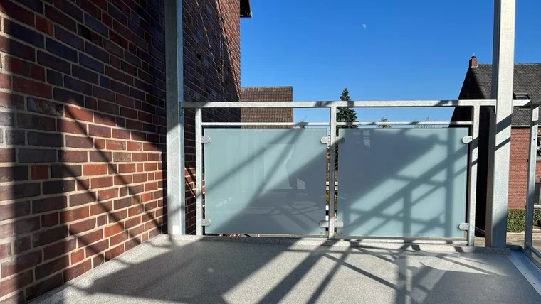 Der neue Balkon – frisch betreten und bereit für gemütliche Stunden