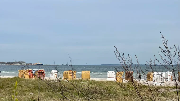 Am Strand und entlang der Promenade