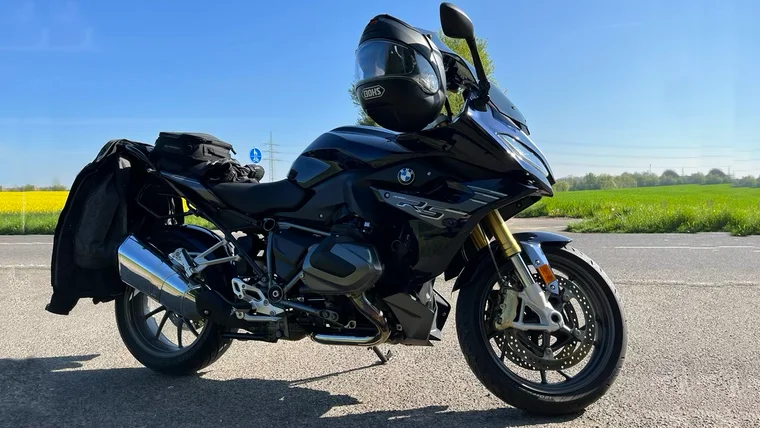Mein Motorrad wartet auf die nächste Runde