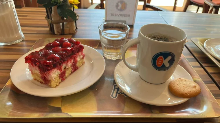 Ich bin so satt, ich mag kein Bla… oh, Kuchen!