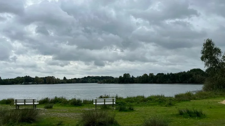 Lago Paprello – die dunklen Wolken üben schon für die nächste Dusche.