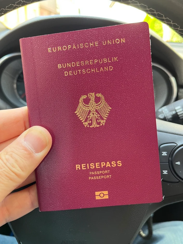 Mein erster Reisepass – fehlt nur noch das Ticket nach London. 🇬🇧