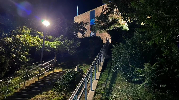 Oben viel los – unten unser Platz.