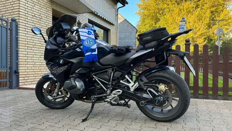 Mit dem Motorrad auf Schalke – unvergleichliches Gefühl.