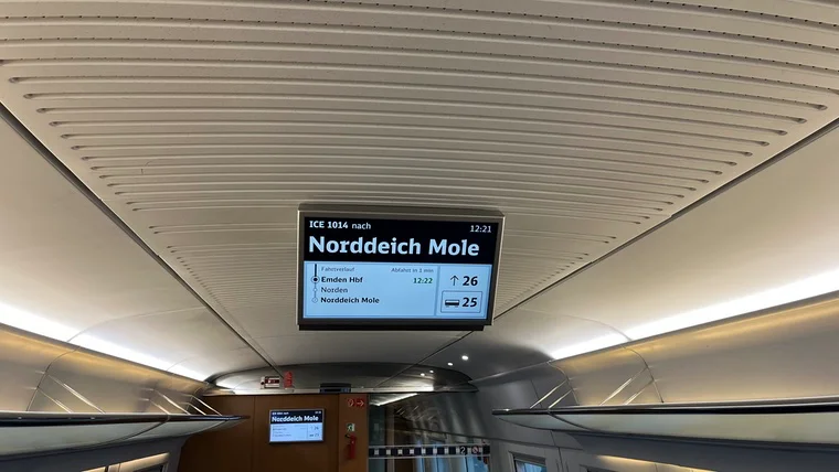 Monitor im ICE mit Norddeich Mole