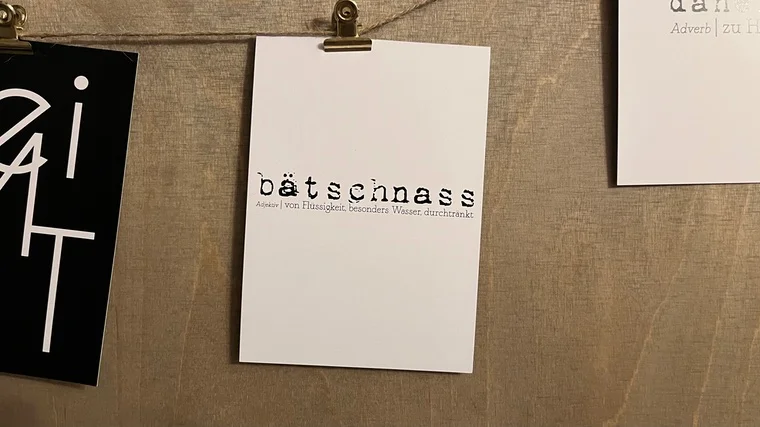 bätschnass – Adjektiv | von Flüssigkeit, besonders Wasser, durchtränkt
