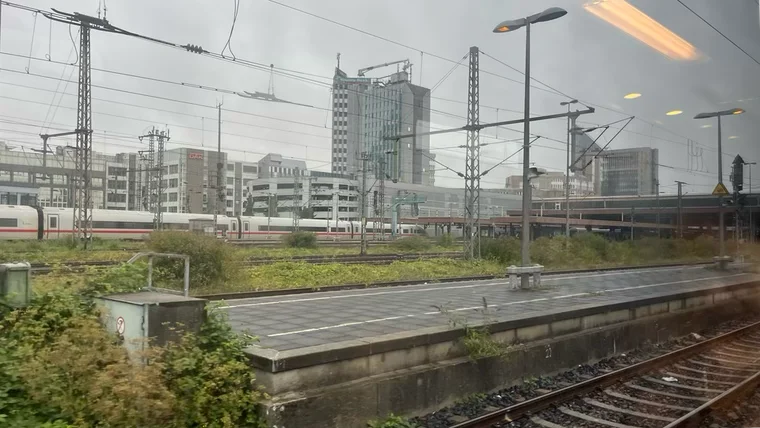 Zugfahren macht jeden Moment zu einer kleinen Entdeckung.
