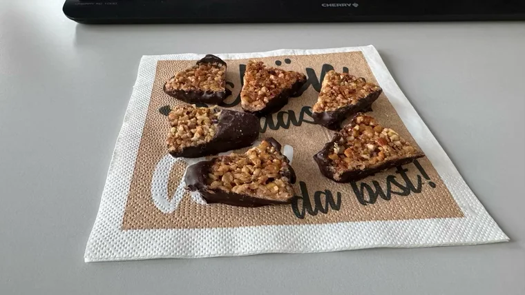 Ein paar Nussecken — einfach lecker und genau richtig.