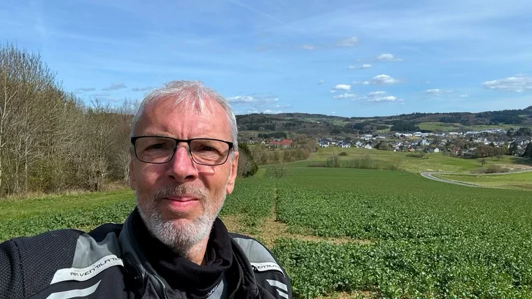 Erste Sonne, Kurven, Freiheit – mehr braucht es nicht.