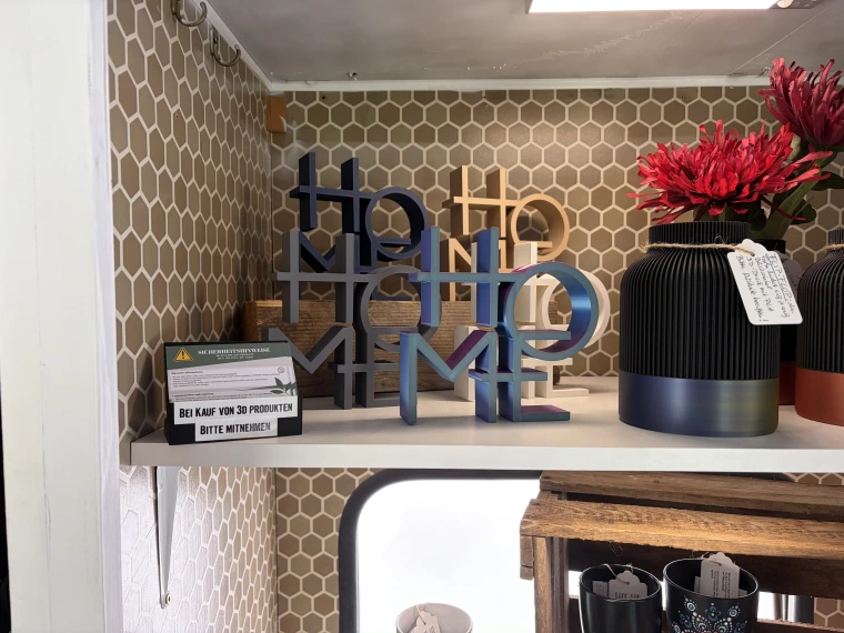 Unser Fundstück des Tages: ein kleines „HOME“ aus dem 3-D-Drucker.